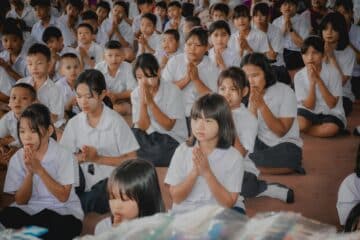 children meditating